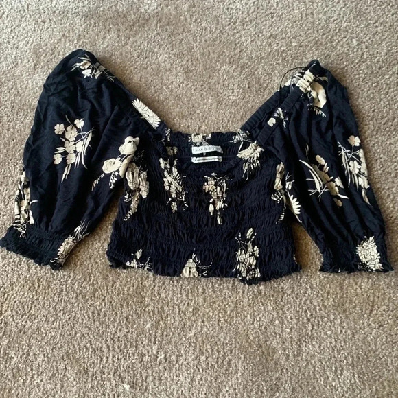 Urban Outfitters Giselle Smocked Cropped Top Size Small - Picture 2 of 6